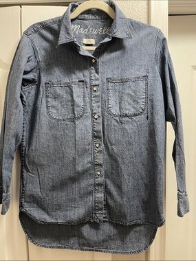 Madewell Button-Front Denim Shirt in Medium Blue